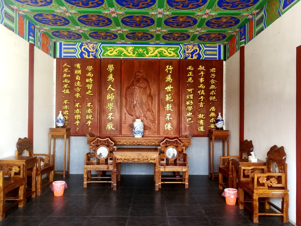 Trường sở như hoàng cung, giảng dạy như thiết triều Trường sở như hoàng cung, giảng dạy như thiết triều